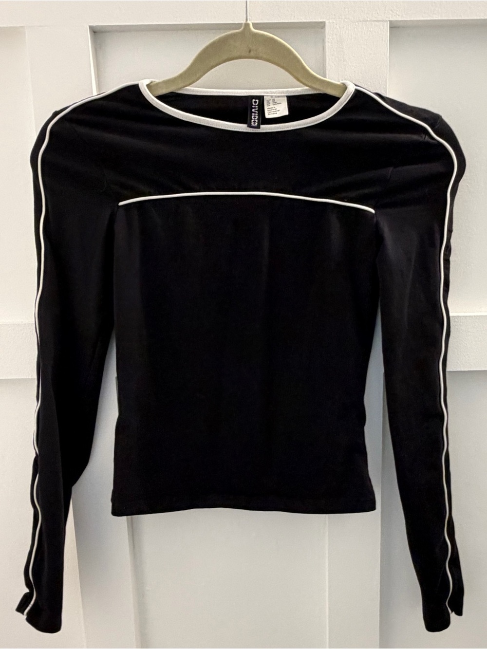 H&M Black Long-Sleeve Top with White Piping
